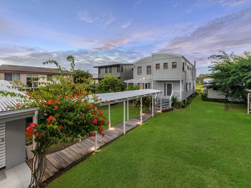 61 O’Quinn Street, Nudgee Beach QLD 4014