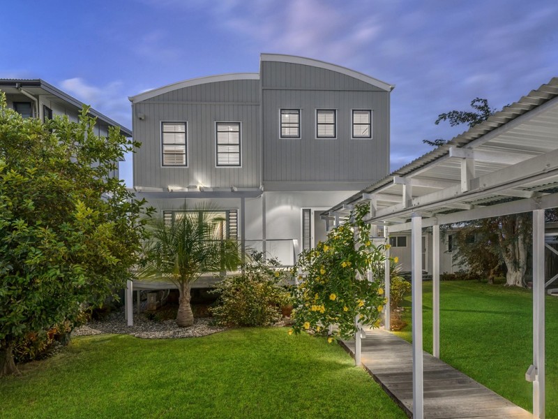 61 O’Quinn Street, Nudgee Beach QLD 4014
