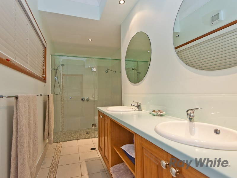 61 O’Quinn Street, Nudgee Beach QLD 4014