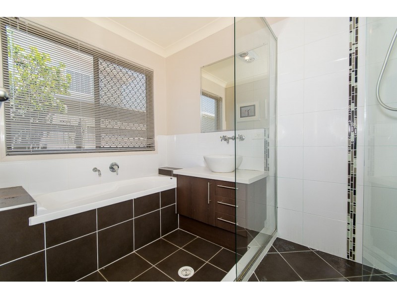 52 Caribou Crescent, Fitzgibbon QLD 4018