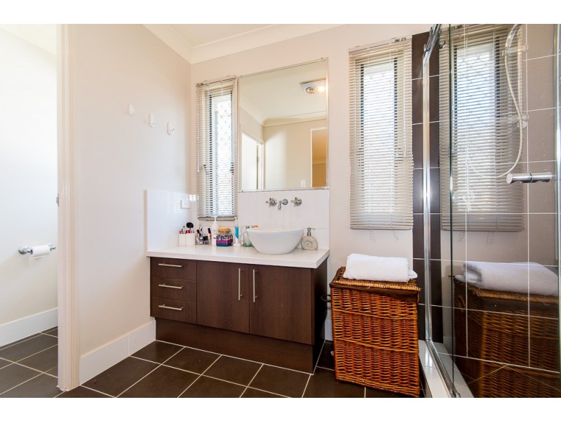 52 Caribou Crescent, Fitzgibbon QLD 4018