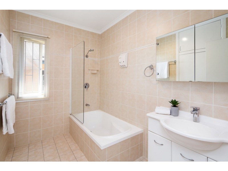 16 Ellerdale Street, Aspley QLD 4034