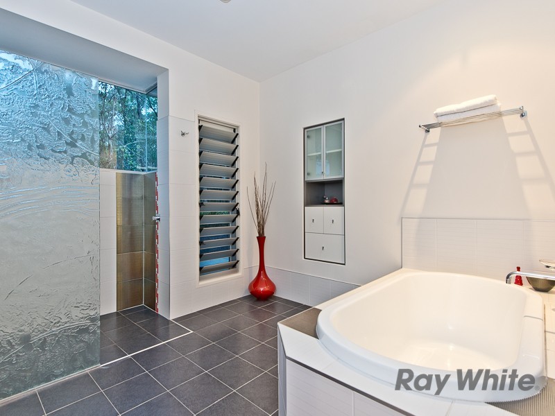 73 Neville Road, Bridgeman Downs QLD 4035