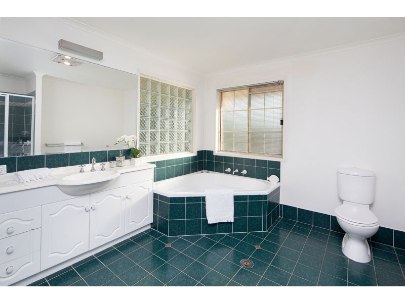 8 Seagal Court, Bridgeman Downs QLD 4035