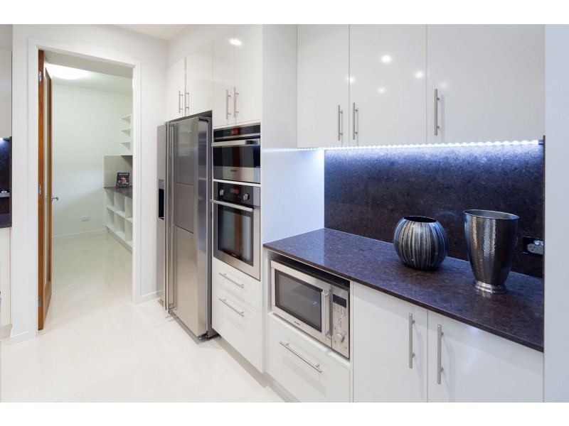 4 Leo Place, Bridgeman Downs QLD 4035