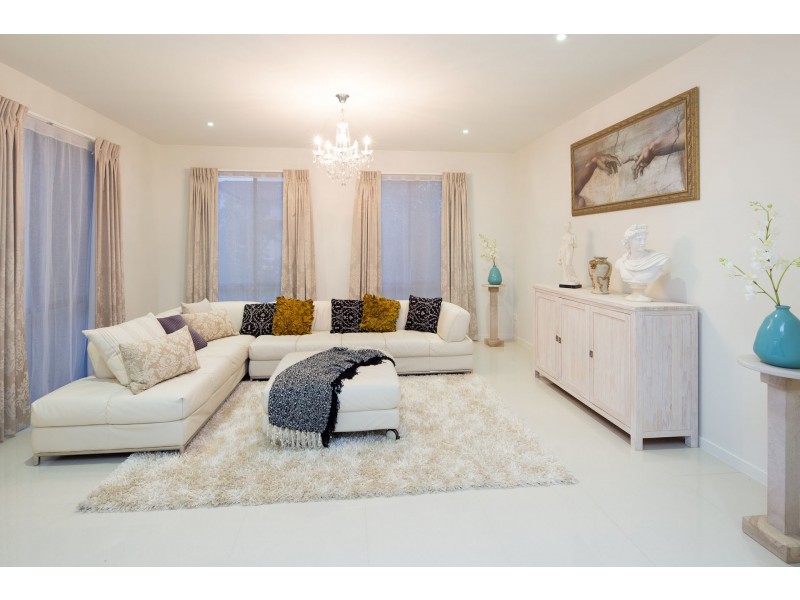 4 Leo Place, Bridgeman Downs QLD 4035