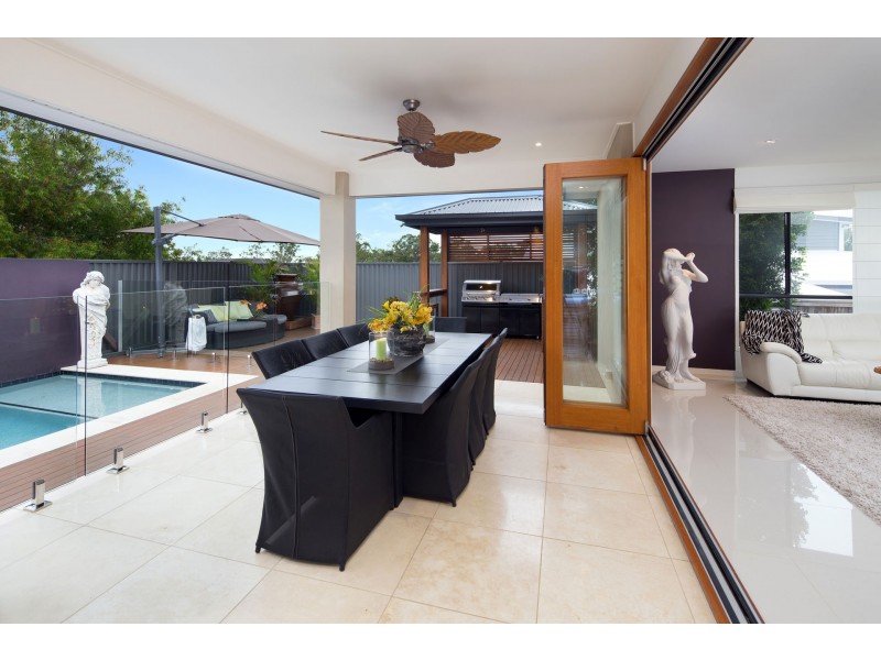 4 Leo Place, Bridgeman Downs QLD 4035