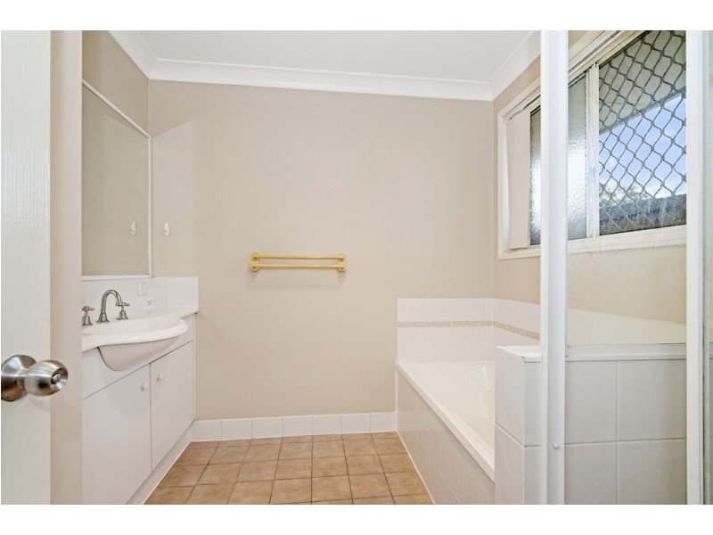 98 Silkyoak Circuit, Fitzgibbon QLD 4018