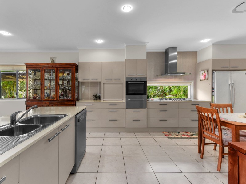 3 Dress Circle Court, Bridgeman Downs QLD 4035