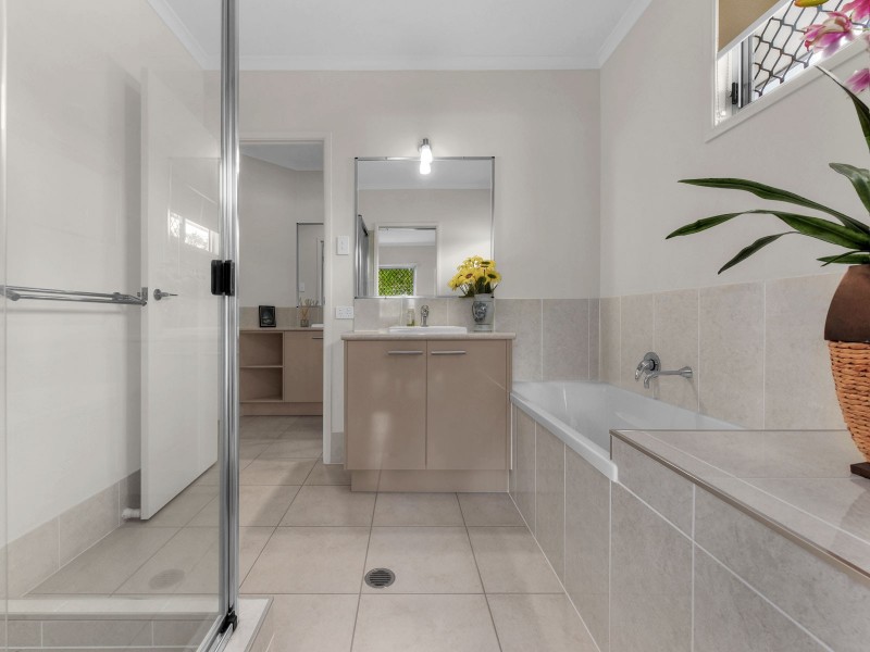 3 Dress Circle Court, Bridgeman Downs QLD 4035