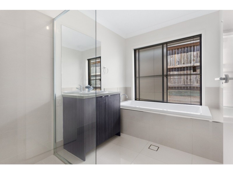 4 Honour Place, Bridgeman Downs QLD 4035