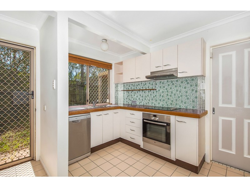 2/60 Rue Montaigne, Petrie QLD 4502