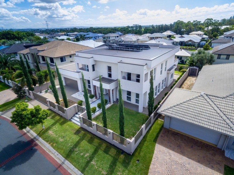 4 Apulia Place, Bridgeman Downs QLD 4035