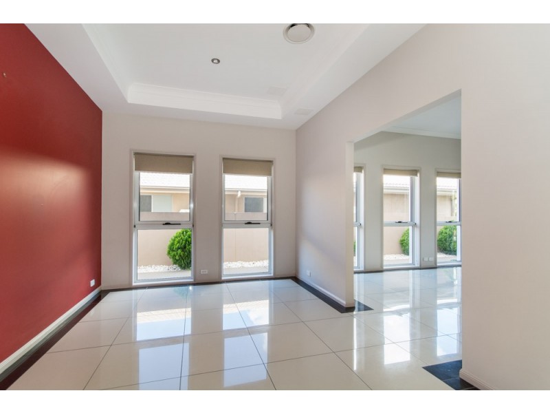 4 Apulia Place, Bridgeman Downs QLD 4035