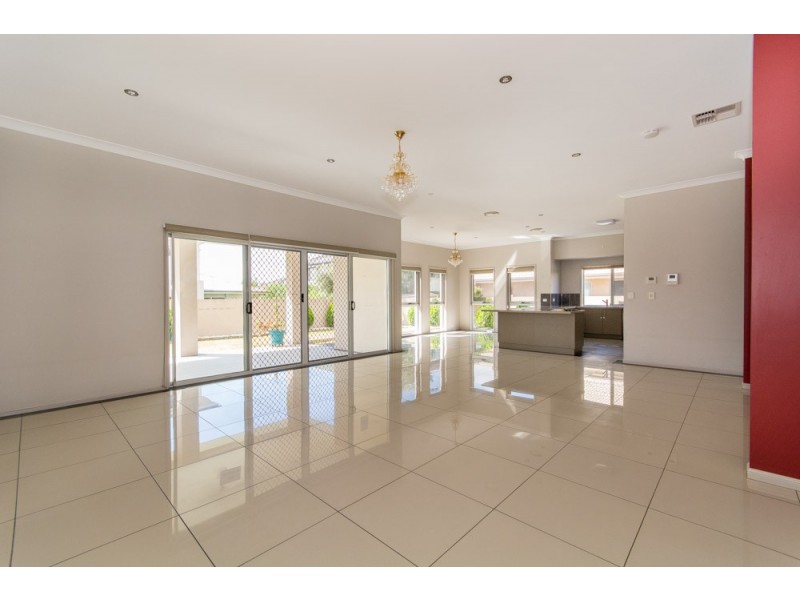 4 Apulia Place, Bridgeman Downs QLD 4035