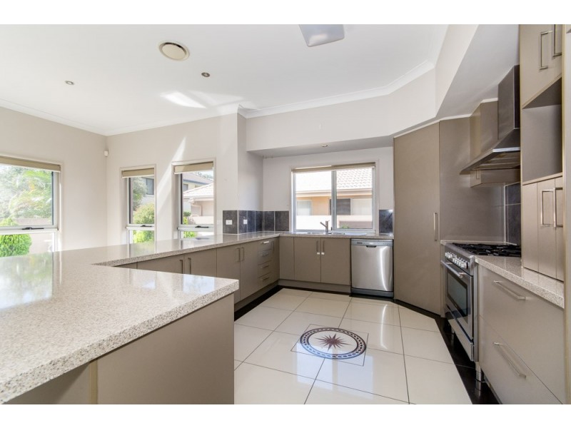 4 Apulia Place, Bridgeman Downs QLD 4035