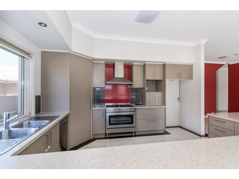 4 Apulia Place, Bridgeman Downs QLD 4035