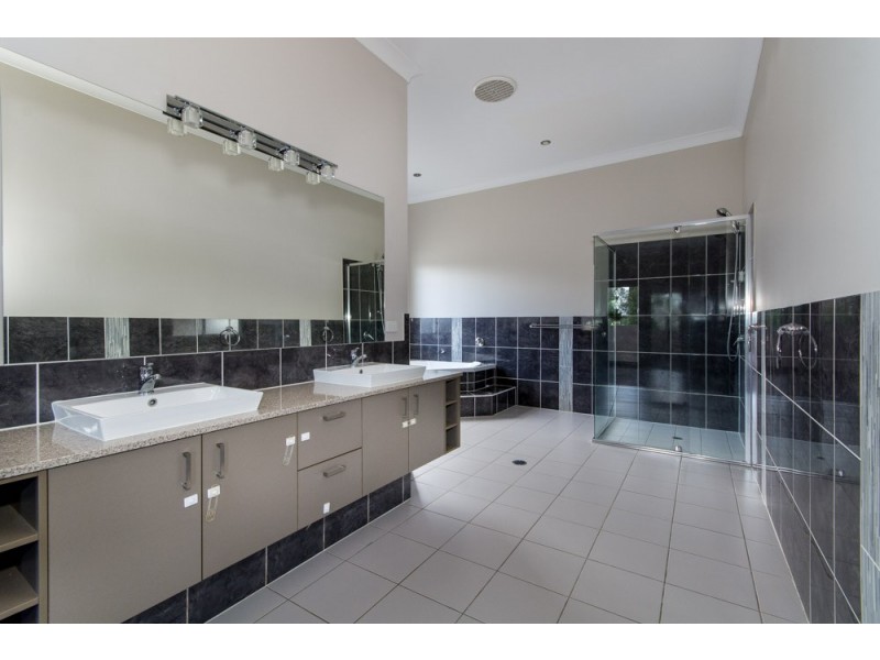 4 Apulia Place, Bridgeman Downs QLD 4035
