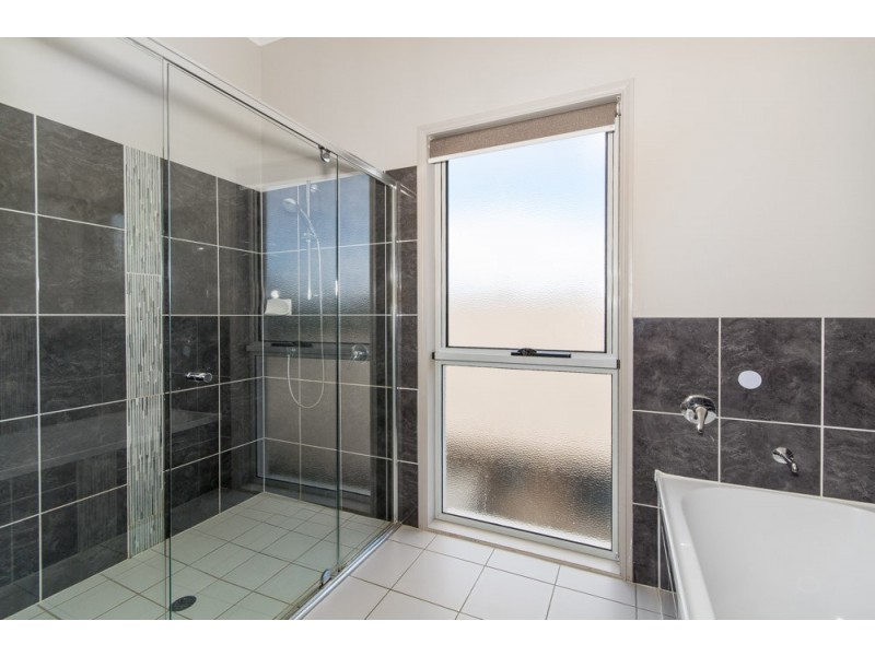 4 Apulia Place, Bridgeman Downs QLD 4035