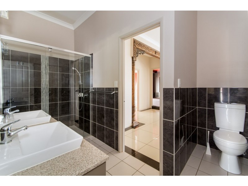 4 Apulia Place, Bridgeman Downs QLD 4035