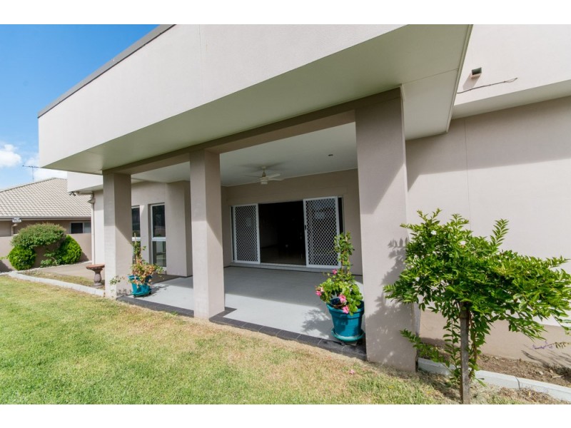 4 Apulia Place, Bridgeman Downs QLD 4035