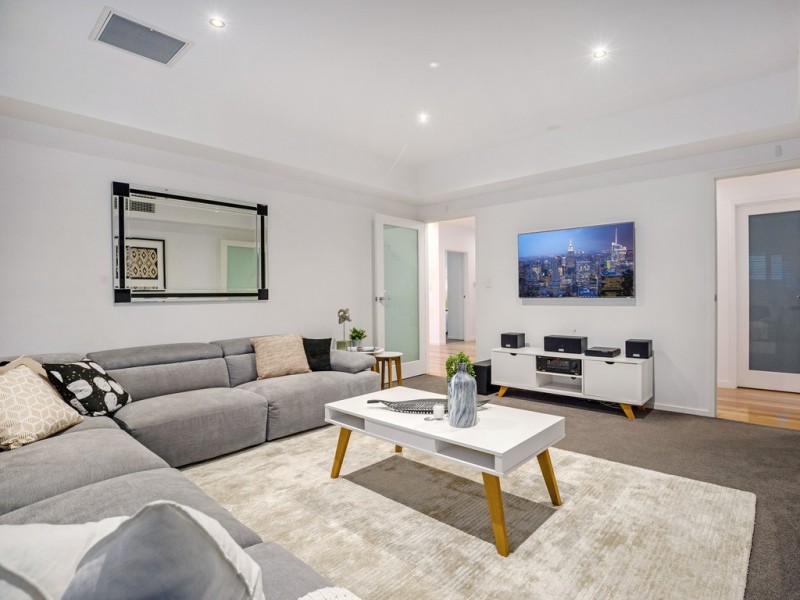 12 Dress Circle Court, Bridgeman Downs QLD 4035