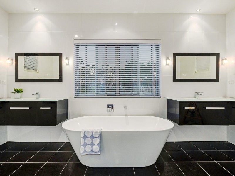 12 Dress Circle Court, Bridgeman Downs QLD 4035