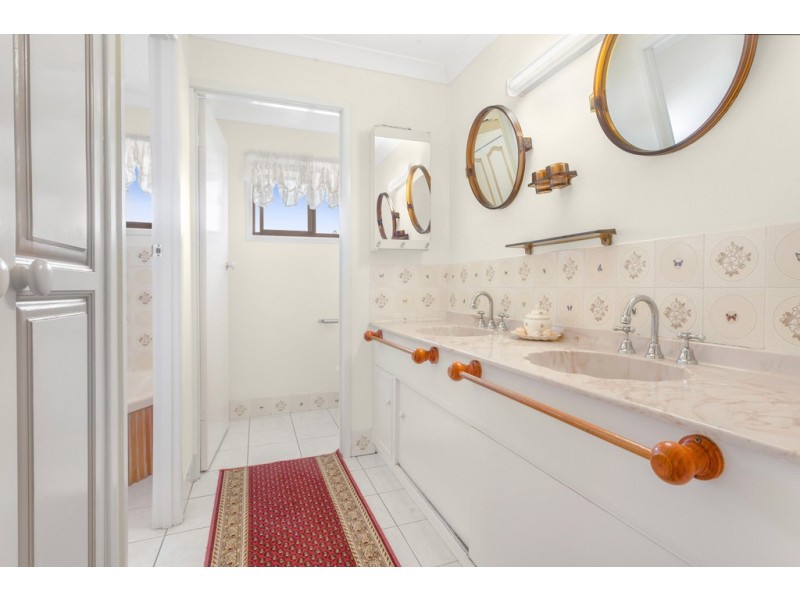 8 Sylvan Court, Kallangur QLD 4503