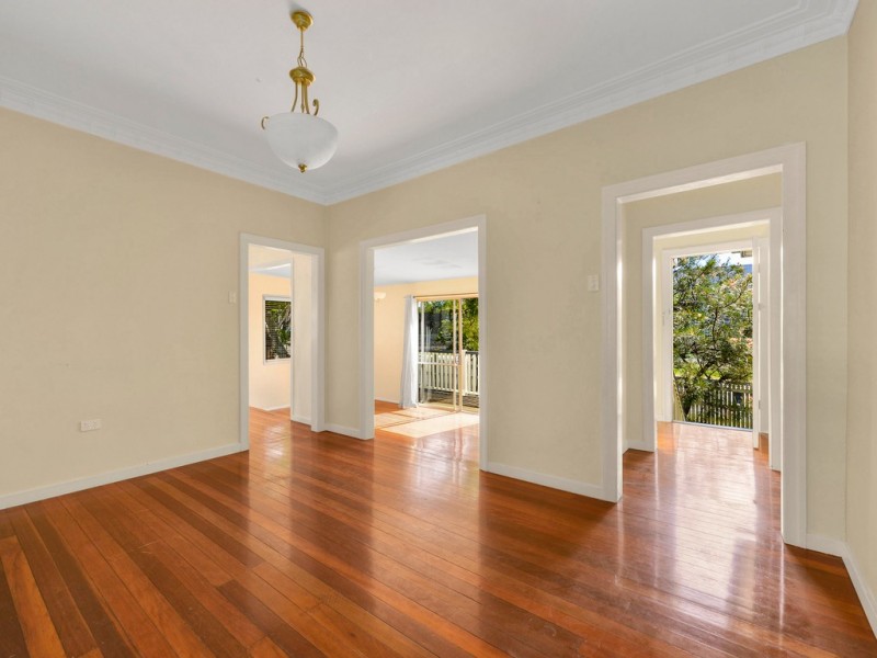 223 Earnshaw Road, Northgate QLD 4013