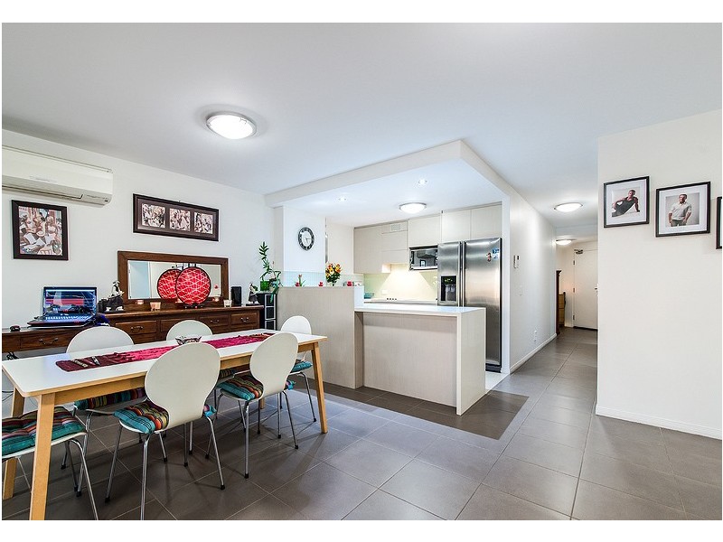 201/14 Oxley Avenue, Woody Point QLD 4019