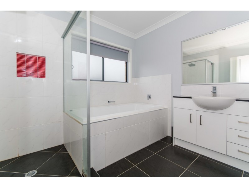 77 Mount Kaputar Way, Fitzgibbon QLD 4018