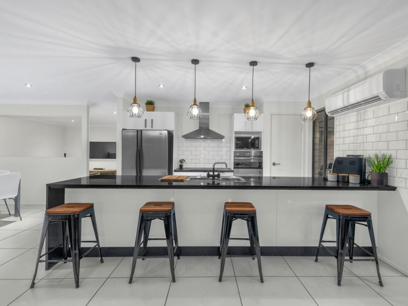 6 Elle Court, Cashmere QLD 4500