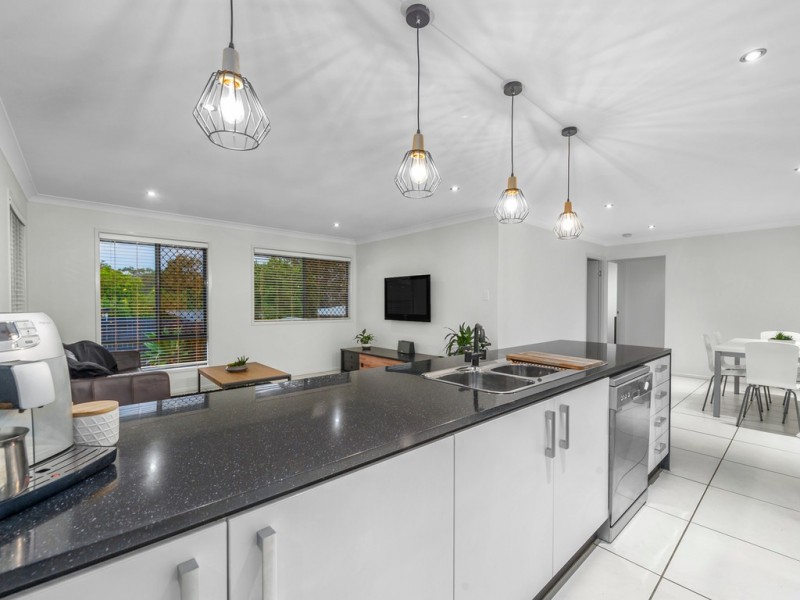 6 Elle Court, Cashmere QLD 4500