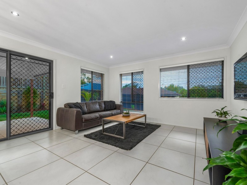 6 Elle Court, Cashmere QLD 4500