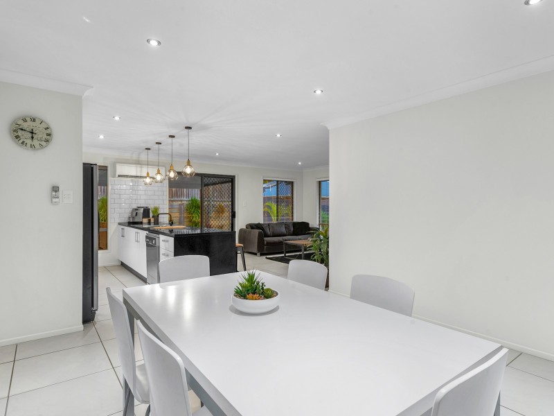 6 Elle Court, Cashmere QLD 4500