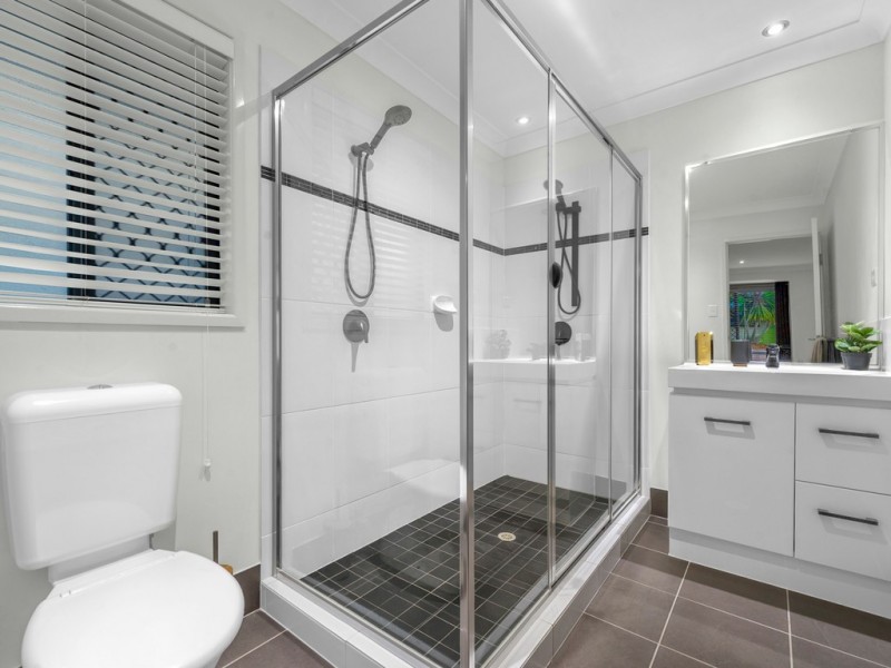 6 Elle Court, Cashmere QLD 4500