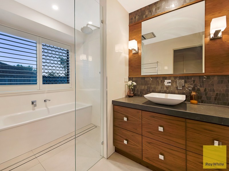 5 Protea Place, Bridgeman Downs QLD 4035