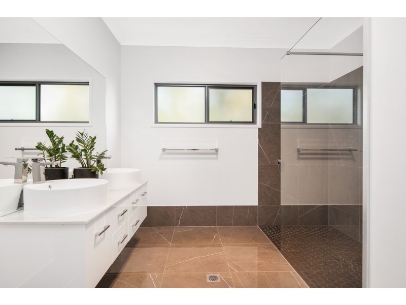 102 Queenstown Avenue, Boondall QLD 4034