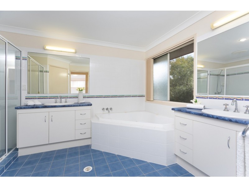 2 Dimbulah Court, Albany Creek QLD 4035