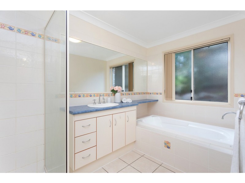 2 Dimbulah Court, Albany Creek QLD 4035