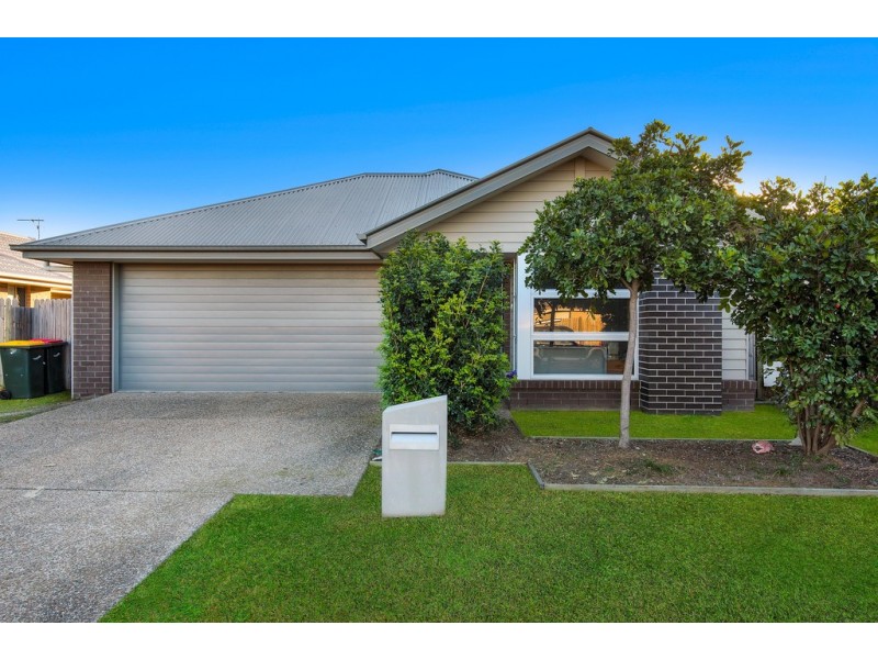 5 Lakeside Crescent, Ningi QLD 4511