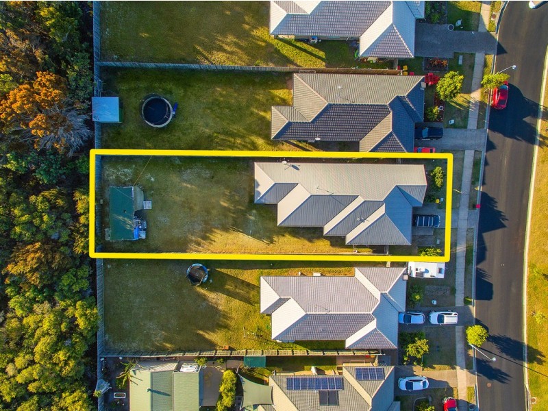 5 Lakeside Crescent, Ningi QLD 4511