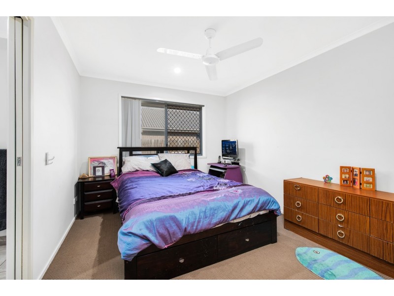 5 Lakeside Crescent, Ningi QLD 4511