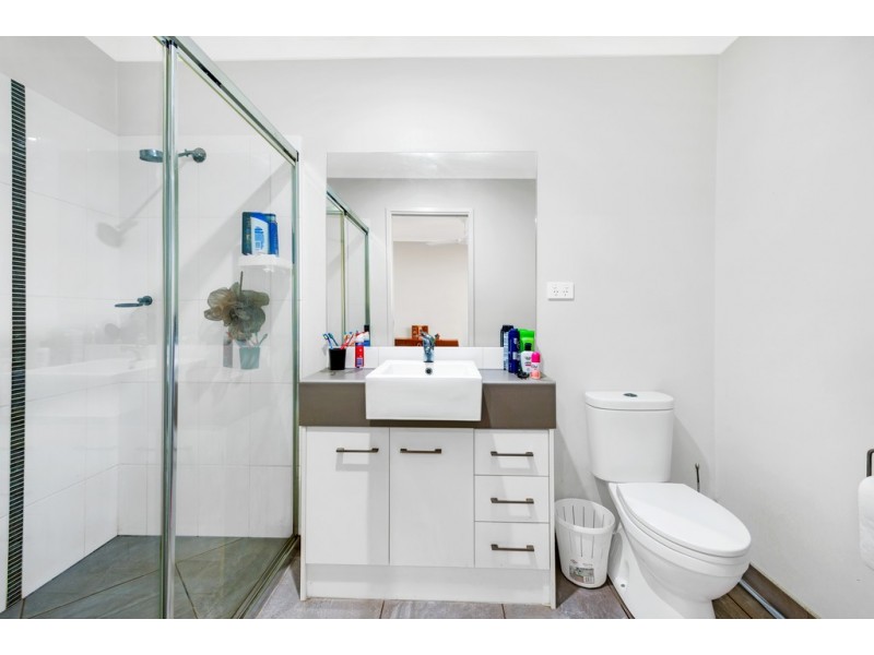 5 Lakeside Crescent, Ningi QLD 4511