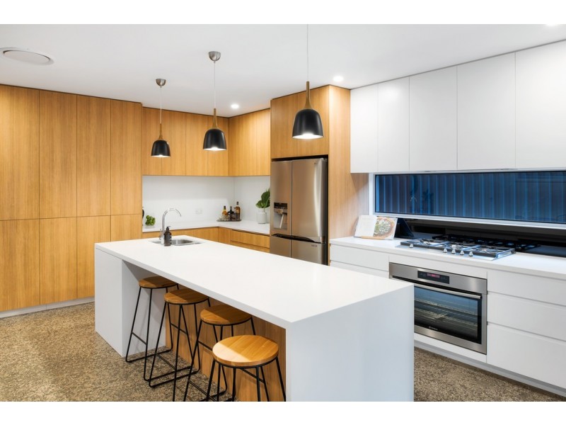 92 Nash Street, Sandgate QLD 4017