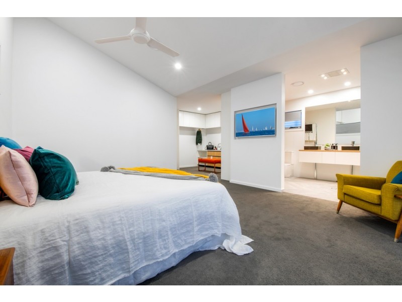 92 Nash Street, Sandgate QLD 4017