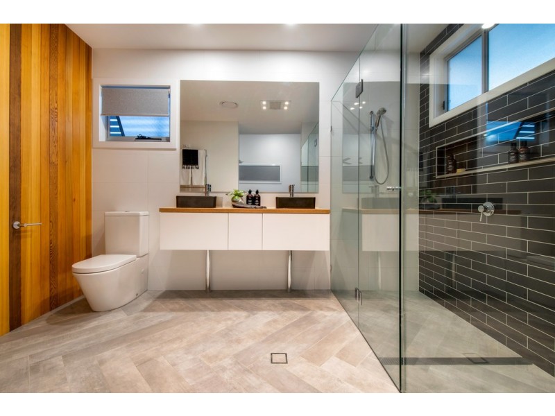 92 Nash Street, Sandgate QLD 4017