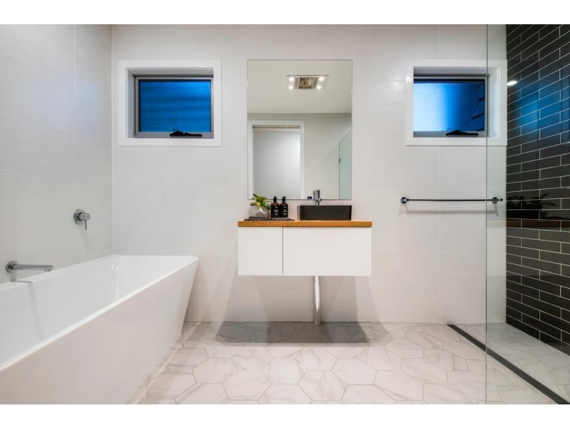 92 Nash Street, Sandgate QLD 4017