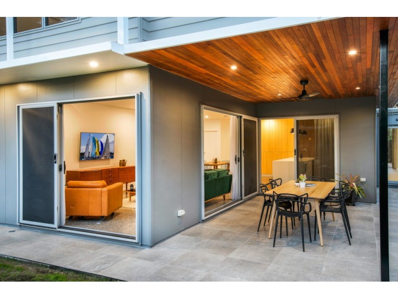 92 Nash Street, Sandgate QLD 4017