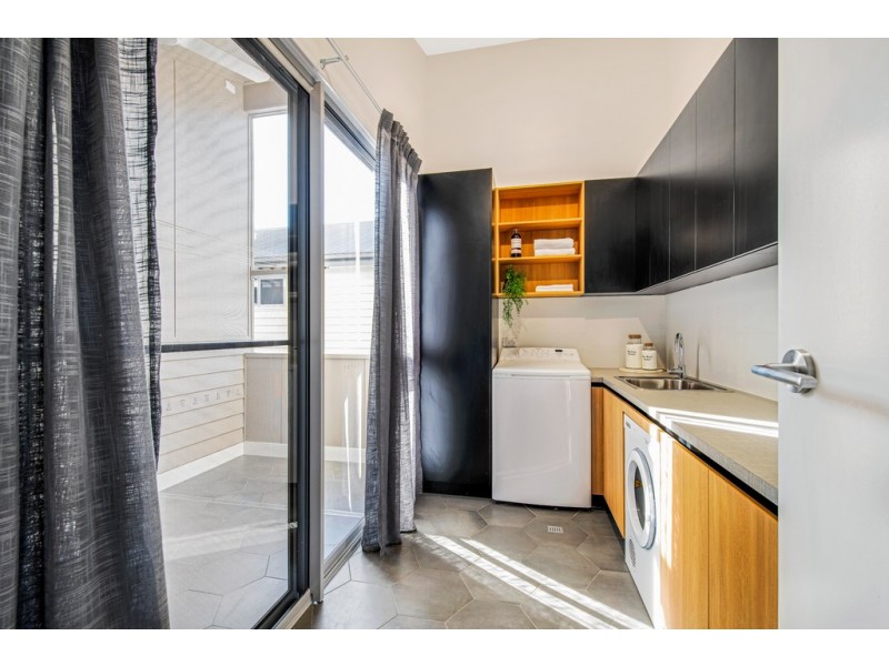 92 Nash Street, Sandgate QLD 4017